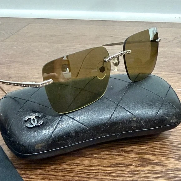 CHANEL Rimless Sunglasses Brown Lenses with Gold Trim - Picture 3 of 7